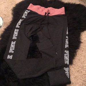 Vs pink yoga side logo detail